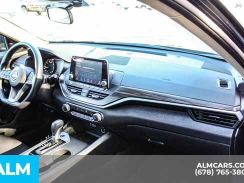 Used 2025 Nissan Altima 2.5 SV image 23