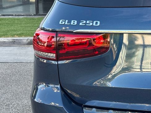 Used 2022 Mercedes-Benz GLB 250 image 11