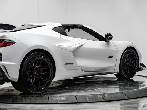 Used 2023 Chevrolet Corvette Z06 w/ Z07 Performance Package RWD image 23