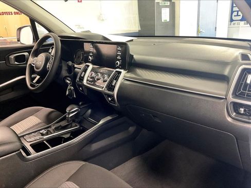 Used 2022 Kia Sorento LX FWD image 14