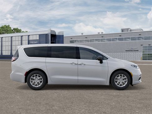 New 2026 Chrysler Pacifica Select image 21