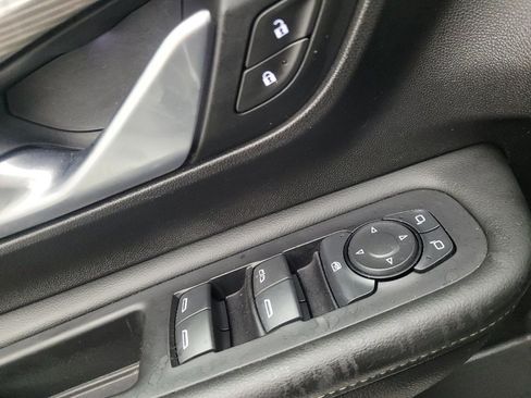 Used 2024 GMC Terrain SLE image 27