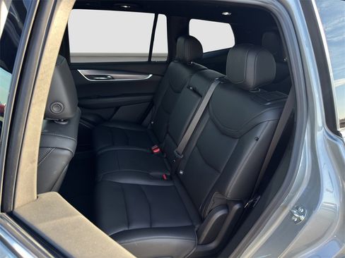Used 2025 Cadillac XT6 Luxury image 13