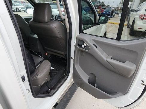 Used 2019 Nissan Frontier SL image 19
