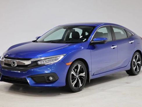 Used 2017 Honda Civic Touring image 3
