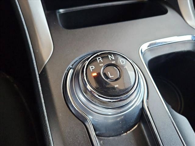 Used 2020 Ford Fusion SE FWD image 12