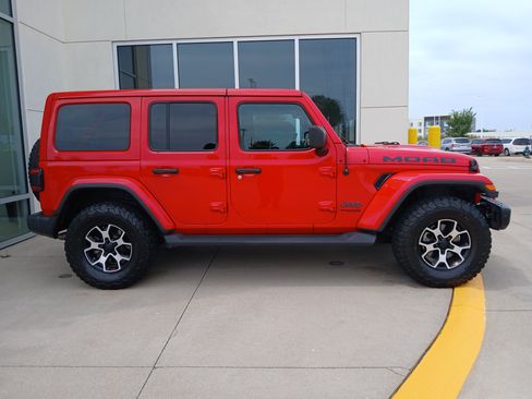 Used 2019 Jeep Wrangler Unlimited Sahara w/ Quick Order Package 24M Moab AWD/4WD image 6
