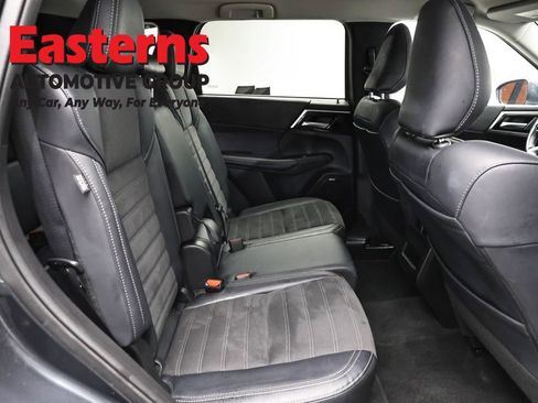 Used 2025 Mitsubishi Outlander SE AWD/4WD image 23