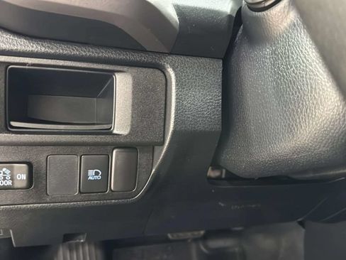 Used 2019 Toyota Tacoma SR5 AWD/4WD image 33