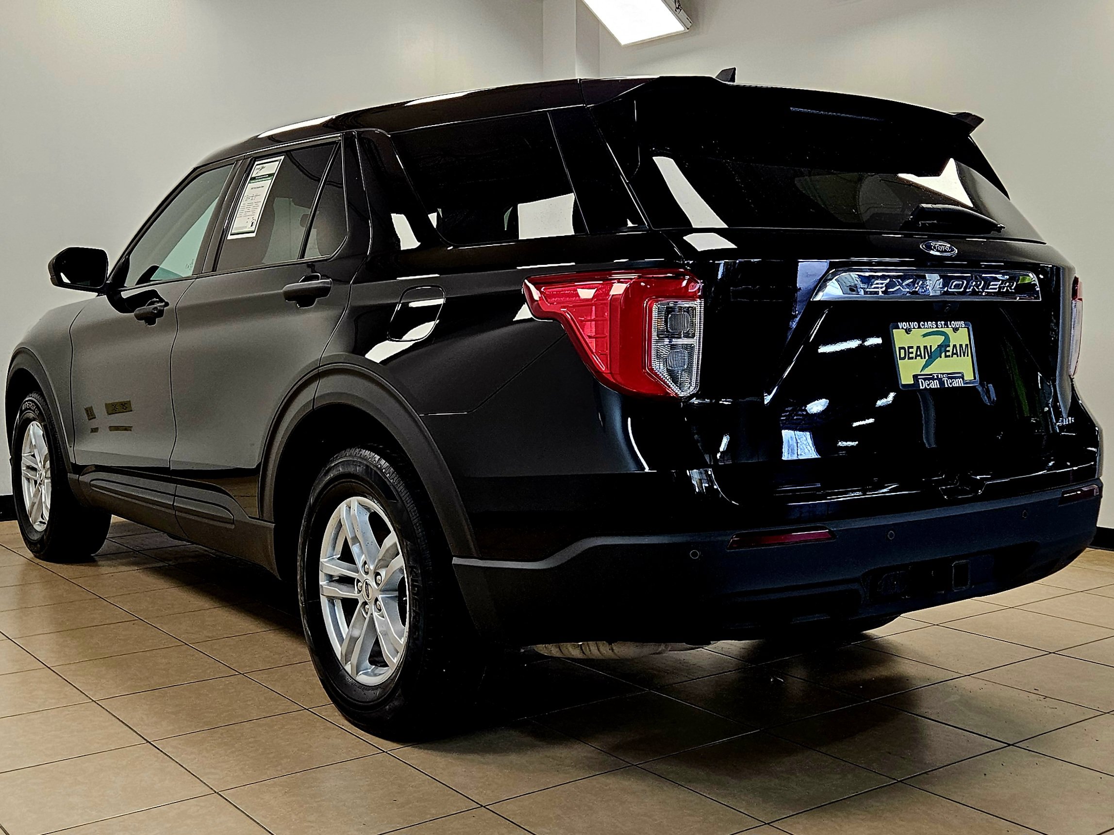 Used 2023 Ford Explorer 4WD w/ Class IV Trailer Tow Package image 4