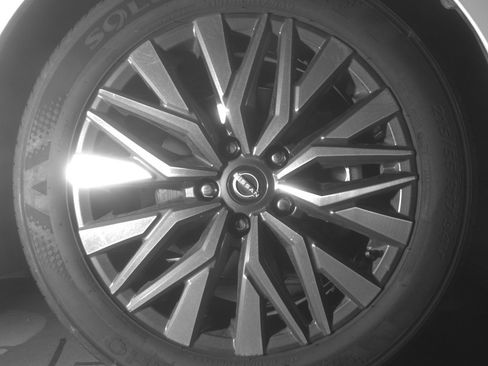 Used 2025 Nissan Altima 2.5 SV FWD image 13
