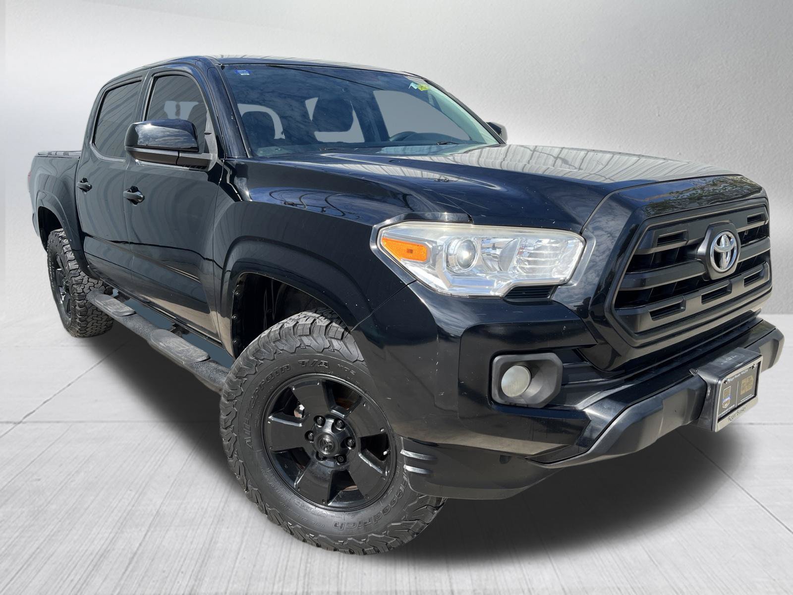 Used 2017 Toyota Tacoma SR w/ SR Convenience Package RWD image 3