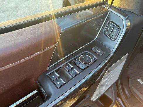 Used 2022 Ford F150 Lariat w/ Max Trailer Tow Package image 13