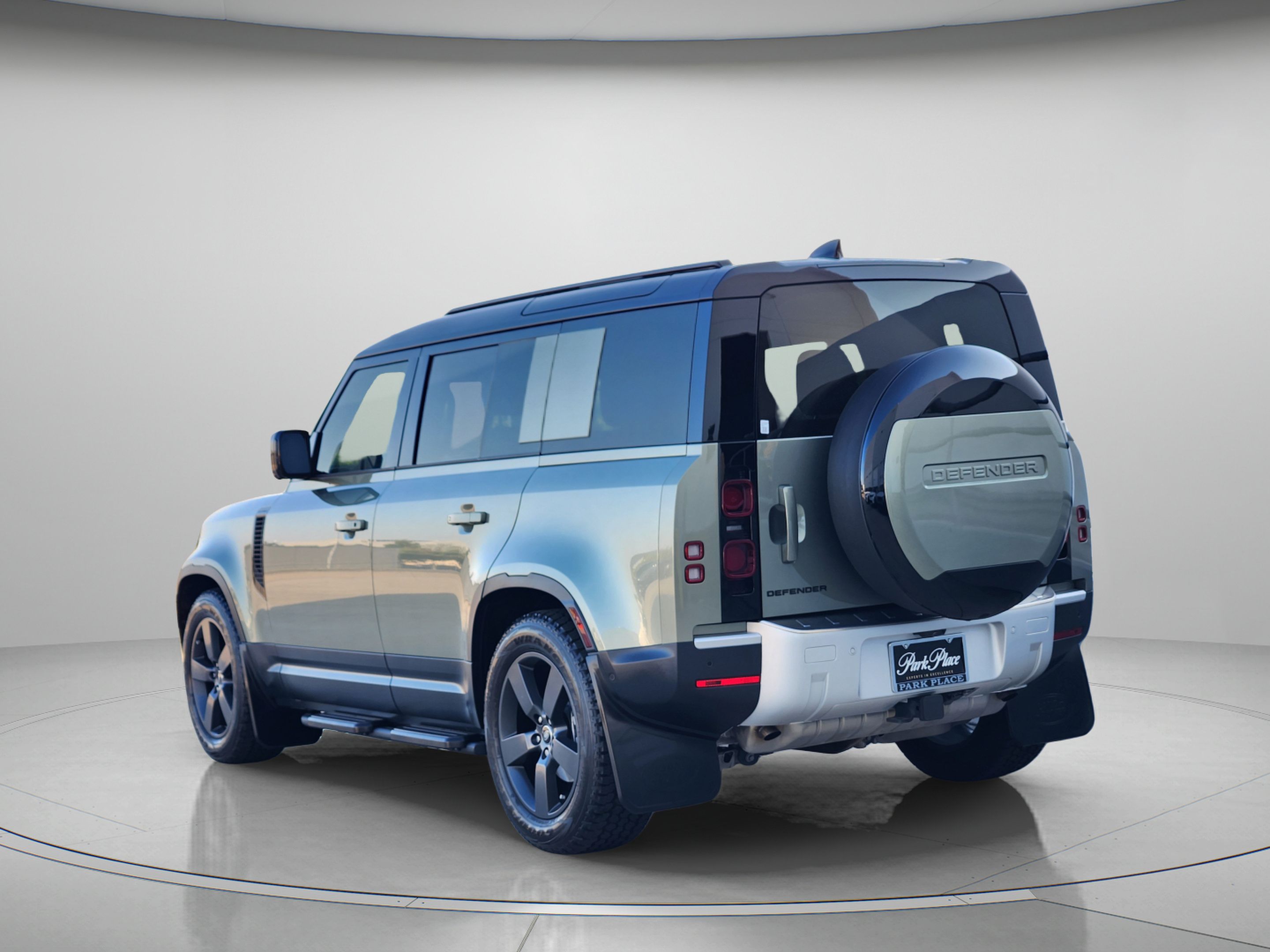 Used 2025 Land Rover Defender 110 S AWD/4WD image 3