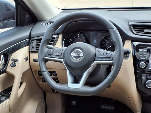 Used 2017 Nissan Rogue SL w/ SL Premium Package FWD image 14