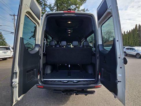 Used 2023 Mercedes-Benz Sprinter 2500 image 24