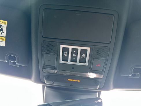 Used 2020 Land Rover Discovery HSE image 38