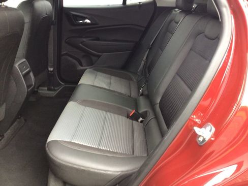 Used 2025 Chevrolet Trax LT FWD image 10