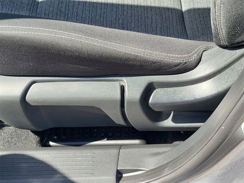 Used 2022 Nissan Rogue S image 14