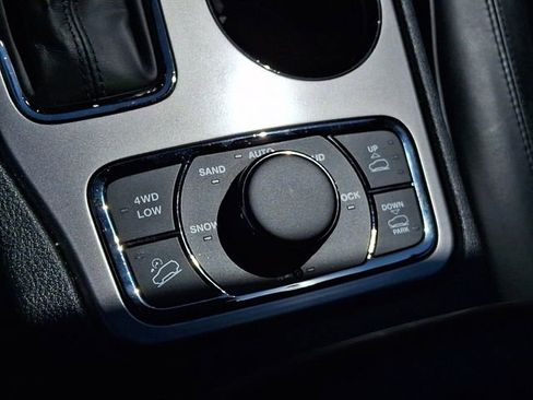 Used 2020 Jeep Grand Cherokee High Altitude AWD/4WD image 29