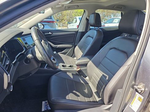 Used 2023 Volkswagen Jetta SE w/ Panoramic Sunroof Package FWD image 16