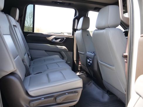 Used 2022 GMC Yukon XL SLT w/ SLT Premium Package image 39