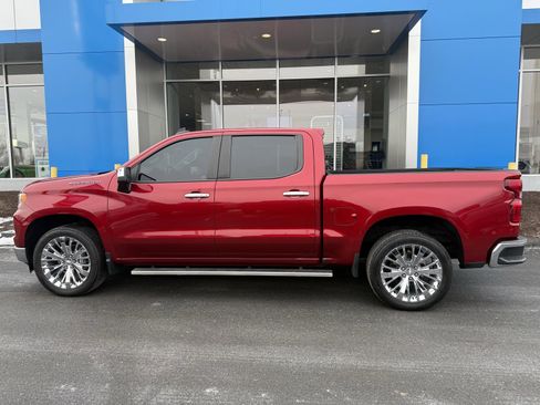 Used 2023 Chevrolet Silverado 1500 LT w/ Leather Package image 9