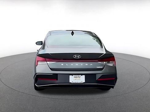Used 2025 Hyundai Elantra Limited FWD image 12
