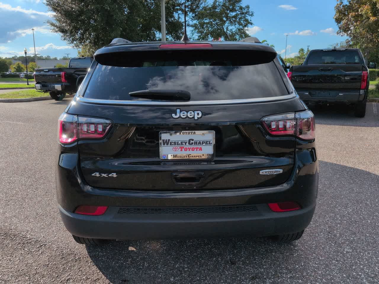 Used 2023 Jeep Compass Latitude w/ Convenience Group AWD/4WD image 5
