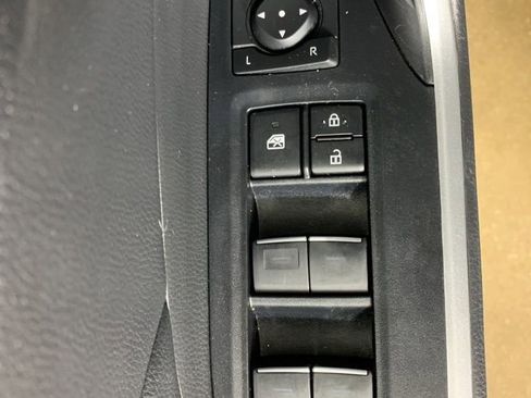 Used 2022 Toyota RAV4 XLE w/ Convenience Package AWD/4WD image 11