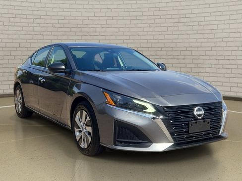 Certified 2025 Nissan Altima 2.5 S FWD image 3
