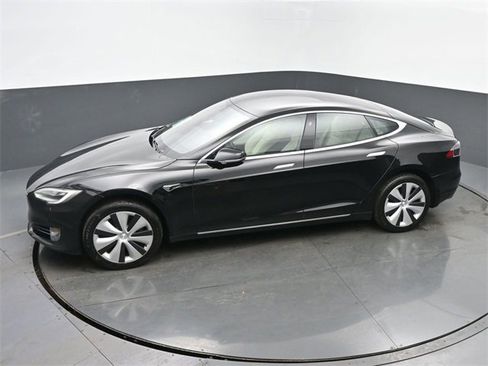 Used 2020 Tesla Model S Long Range Plus image 39