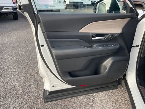 Used 2024 Toyota Grand Highlander XLE image 13