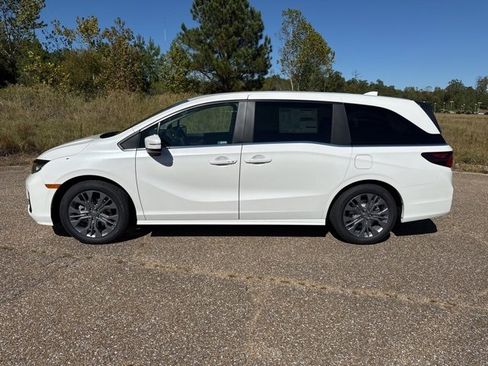 New 2026 Honda Odyssey Touring image 5