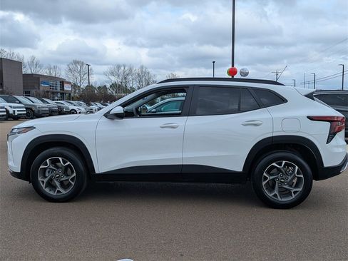 Used 2025 Chevrolet Trax LT image 5