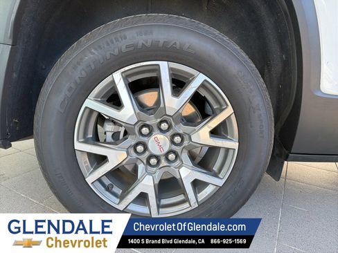 Used 2023 GMC Acadia SLE image 22