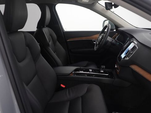 Used 2024 Volvo XC90 B6 Plus image 11