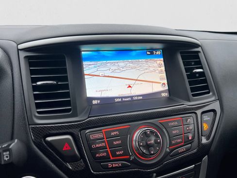 Used 2020 Nissan Pathfinder SL image 23