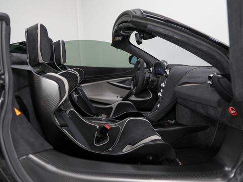 Used 2022 McLaren 765LT RWD image 34