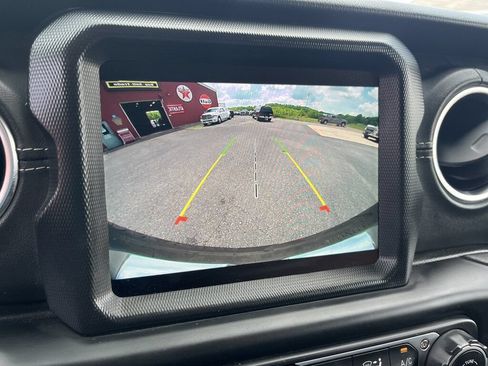 Used 2022 Jeep Wrangler Unlimited Sahara w/ LED Lighting Group AWD/4WD image 60