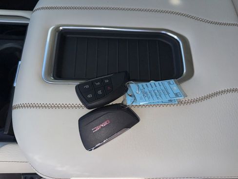 Used 2023 GMC Yukon XL Denali AWD/4WD image 32