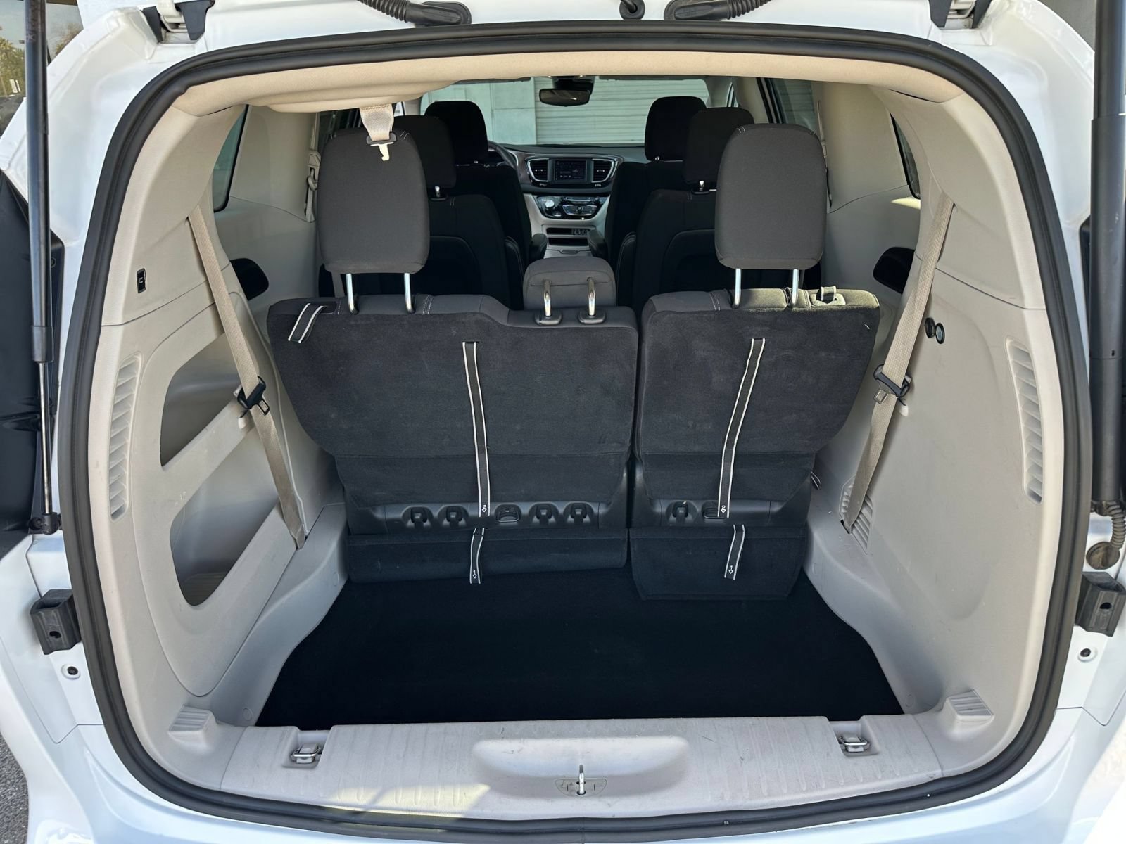 Used 2024 Chrysler Voyager LX FWD image 33