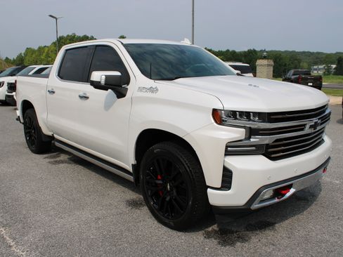 Used 2019 Chevrolet Silverado 1500 High Country w/ Technology Package AWD/4WD image 4