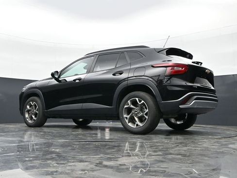 Used 2025 Chevrolet Trax LT w/ LT Convenience Package FWD image 39