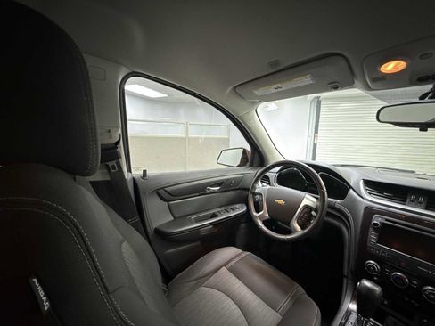 Used 2017 Chevrolet Traverse LT w/ Style and Technology Package image 15