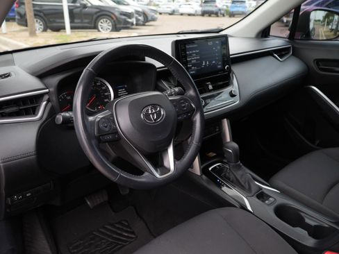 Used 2022 Toyota Corolla Cross LE w/ Moonroof Package FWD image 14