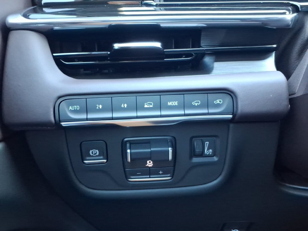 Used 2024 Cadillac Escalade Sport Platinum w/ LPO, ONYX Package AWD/4WD image 28