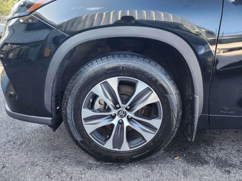 Used 2022 Toyota Highlander XLE image 25