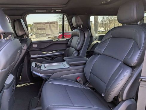 New 2026 Lincoln Navigator Reserve w/ Jet Appearance Package AWD/4WD image 13