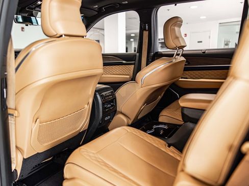 Used 2021 Jeep Grand Cherokee L Summit w/ Advanced Protech Group IV image 36